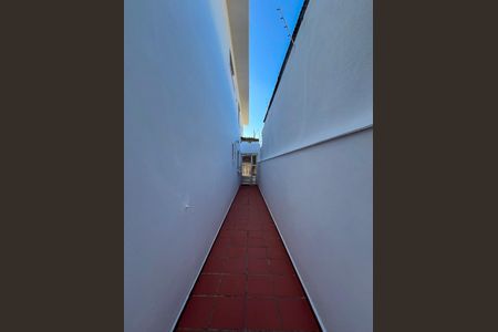 Casa para alugar com 210m², 4 quartos e 3 vagasCorredor externo