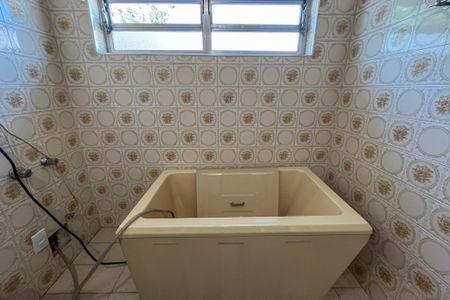 Casa para alugar com 210m², 4 quartos e 3 vagasBanheiro 