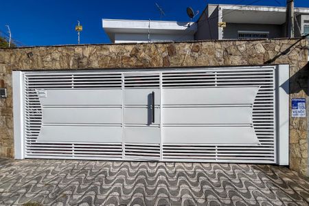 Casa para alugar com 210m², 4 quartos e 3 vagasFachada