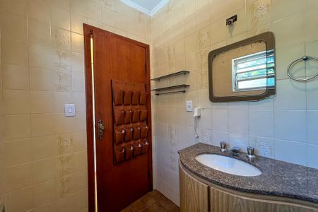 Casa para alugar com 210m², 4 quartos e 3 vagasBanheiro da Suíte