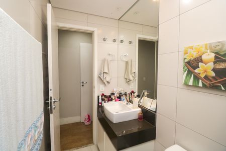 Apartamento à venda com 72m², 2 quartos e 2 vagas Apartamento à venda com 72m², 2 quartos e 2 vagasBanheiro da Suíte