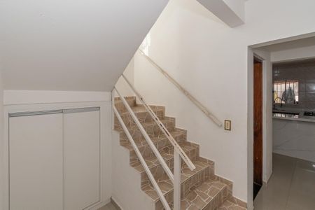 Casa à venda com 280m², 3 quartos e 2 vagasEscadas 