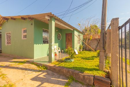 Área externa de casa à venda com 2 quartos, 60m² em Guajuviras, Canoas