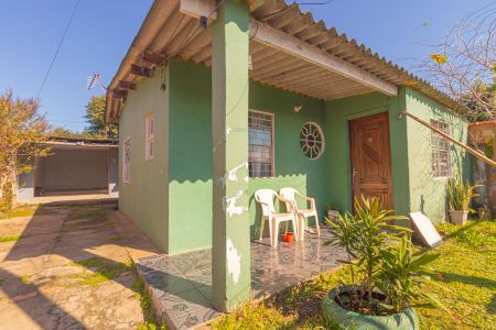 Fachada/Jardim de casa à venda com 2 quartos, 60m² em Guajuviras, Canoas