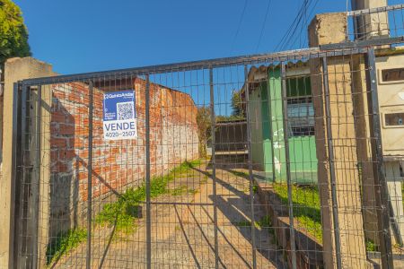 Casa à venda com 60m², 2 quartos e 1 vaga Casa à venda com 60m², 2 quartos e 1 vagaFachada