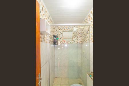 Banheiro de casa à venda com 2 quartos, 60m² em Guajuviras, Canoas