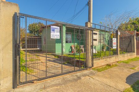 Fachada de casa à venda com 2 quartos, 60m² em Guajuviras, Canoas