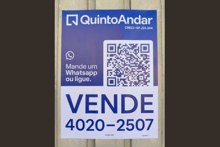 Casa à venda com 180m², 3 quartos e 3 vagas Casa à venda com 180m², 3 quartos e 3 vagasFachada