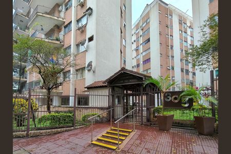 Apartamento à venda com 95m², 3 quartos e 2 vagasFachada e portaria
