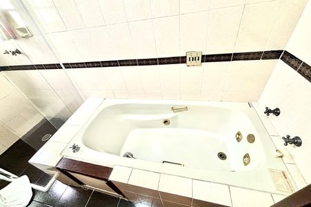 Banheiro 3 de casa à venda com 8 quartos, 327m² em Vila Gomes Cardim, São Paulo