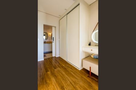Casa de condomínio para alugar com 509m², 4 quartos e 6 vagas Casa de condomínio para alugar com 509m², 4 quartos e 6 vagasCloset Suite Master