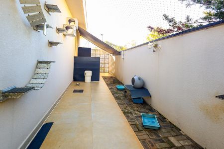 Casa de condomínio para alugar com 509m², 4 quartos e 6 vagas Casa de condomínio para alugar com 509m², 4 quartos e 6 vagasCanil