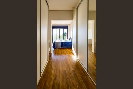 Casa de condomínio para alugar com 509m², 4 quartos e 6 vagas Casa de condomínio para alugar com 509m², 4 quartos e 6 vagasCloset Suite Master