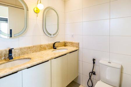 Casa de condomínio para alugar com 509m², 4 quartos e 6 vagas Casa de condomínio para alugar com 509m², 4 quartos e 6 vagasBanheiro Suite master