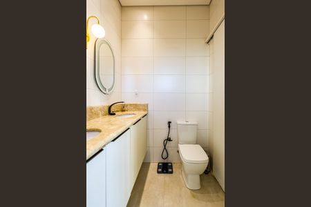 Casa de condomínio para alugar com 509m², 4 quartos e 6 vagas Casa de condomínio para alugar com 509m², 4 quartos e 6 vagasBanheiro Suite master