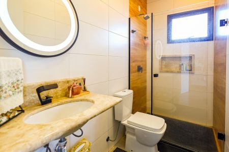 Casa de condomínio para alugar com 509m², 4 quartos e 6 vagas Casa de condomínio para alugar com 509m², 4 quartos e 6 vagasBanheiro da Suíte 2
