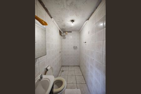 Banheiro de serviço  de casa à venda com 2 quartos, 100m² em Vila Nova Mazzei, São Paulo