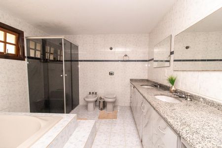 Casa à venda com 360m², 3 quartos e 5 vagasBanheiro da Suíte