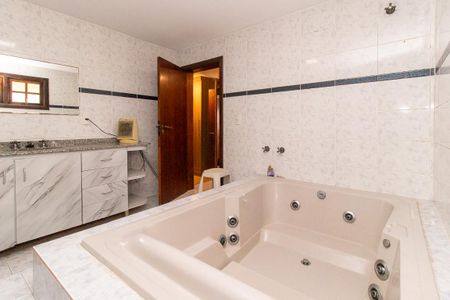 Casa à venda com 360m², 3 quartos e 5 vagasBanheiro da Suíte