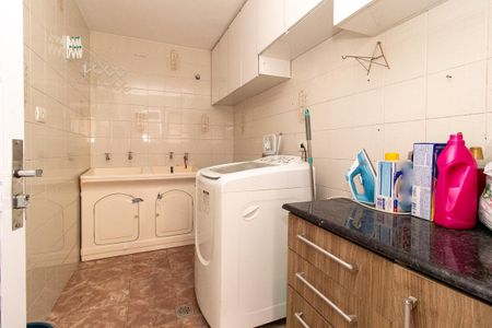 Casa à venda com 360m², 3 quartos e 5 vagasÁrea de Serviço
