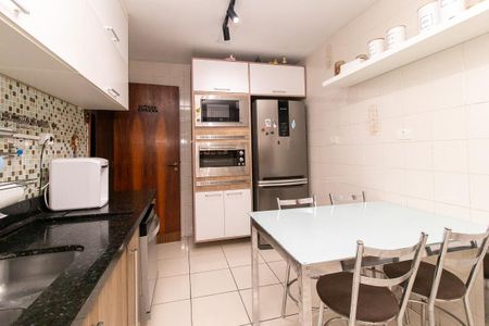 Casa à venda com 360m², 3 quartos e 5 vagasCozinha - Armários