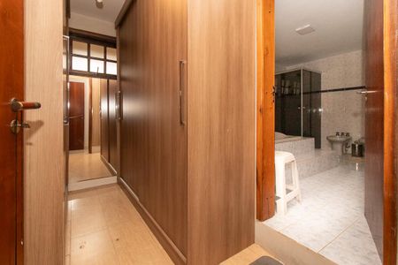 Casa à venda com 360m², 3 quartos e 5 vagasCloset da suíte