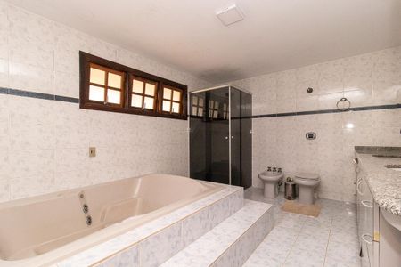 Casa à venda com 360m², 3 quartos e 5 vagasBanheiro da Suíte
