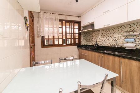 Casa à venda com 360m², 3 quartos e 5 vagasCozinha - Armários