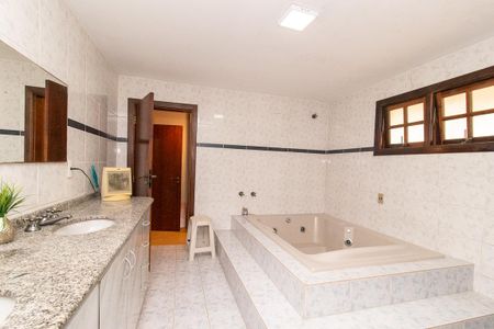 Casa à venda com 360m², 3 quartos e 5 vagasBanheiro da Suíte