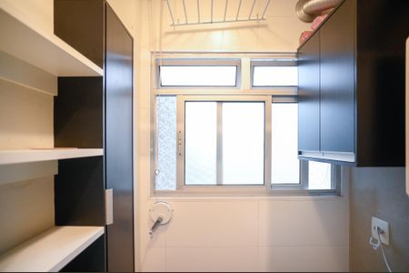 Apartamento à venda com 58m², 3 quartos e 1 vagaÁrea de Serviço