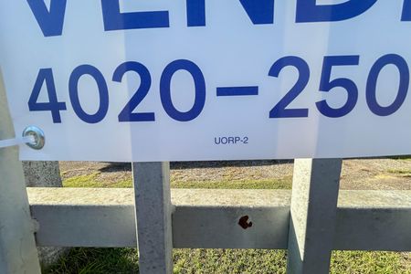 Casa de condomínio para alugar com 450m², 3 quartos e 4 vagas Casa de condomínio para alugar com 450m², 3 quartos e 4 vagasPlaca
