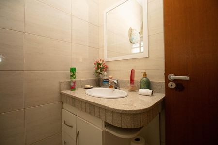 Casa de condomínio para alugar com 450m², 3 quartos e 4 vagas Casa de condomínio para alugar com 450m², 3 quartos e 4 vagasBanheiro da Suíte 3
