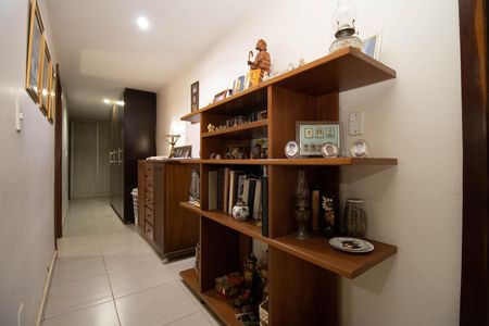 Casa de condomínio para alugar com 450m², 3 quartos e 4 vagas Casa de condomínio para alugar com 450m², 3 quartos e 4 vagasCorredor