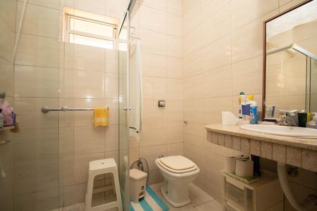 Casa de condomínio para alugar com 450m², 3 quartos e 4 vagas Casa de condomínio para alugar com 450m², 3 quartos e 4 vagasBanheiro da Suíte 1