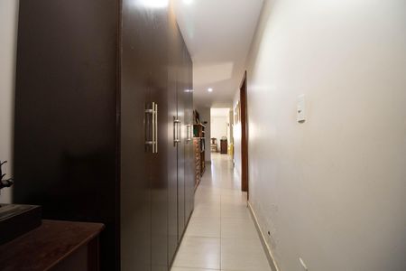 Casa de condomínio para alugar com 450m², 3 quartos e 4 vagas Casa de condomínio para alugar com 450m², 3 quartos e 4 vagasCorredor