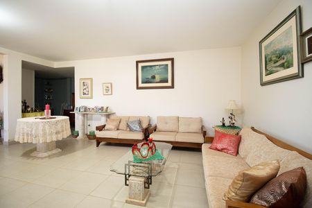 Casa de condomínio para alugar com 450m², 3 quartos e 4 vagas Casa de condomínio para alugar com 450m², 3 quartos e 4 vagasSala 1