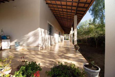 Varanda de casa de condomínio para alugar com 3 quartos, 450m² em Jardim Botânico, Brasília