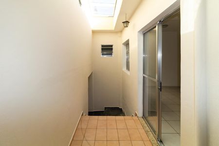 Casa para alugar com 100m², 3 quartos e 2 vagasCorredor