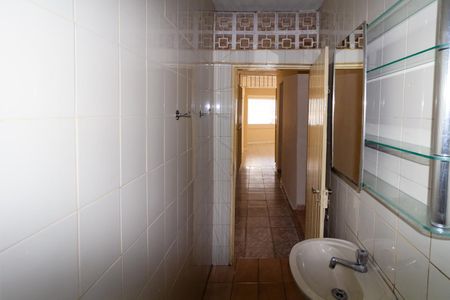 Casa para alugar com 100m², 3 quartos e 2 vagasBanheiro social 