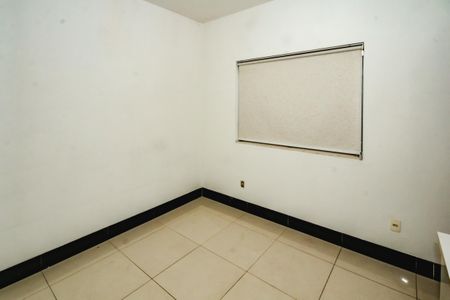 Casa à venda com 5 quartos, 257m² em Heliópolis, Belo Horizonte