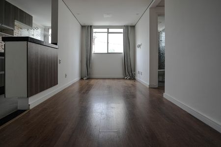 Sala de apartamento para alugar com 2 quartos, 45m² em Vila Mogilar, Mogi das Cruzes