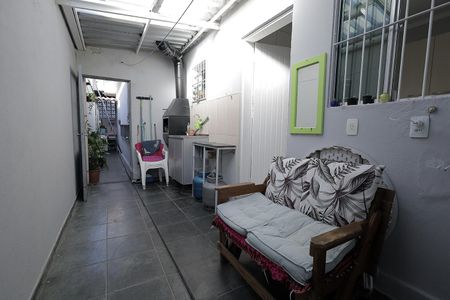 Casa à venda com 90m², 2 quartos e 2 vagasCorredor e Churrasqueira