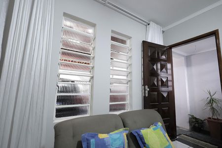 Casa à venda com 90m², 2 quartos e 2 vagasSala