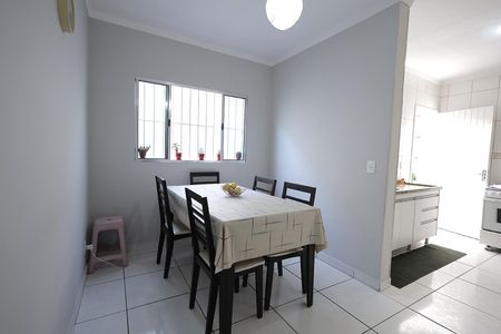 Casa à venda com 90m², 2 quartos e 2 vagasSala de Jantar