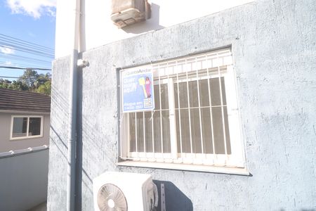 Apartamento para alugar com 51m², 2 quartos e 1 vagajanela com a placa de frente para a rua