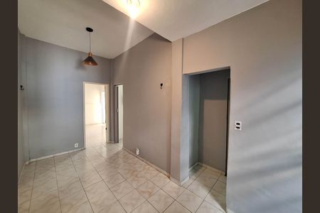 Sala de casa de condomínio para alugar com 2 quartos, 80m² em Santa Rosa, Niterói