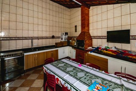 Casa à venda com 3 quartos, 375m² em São João Batista, Belo Horizonte