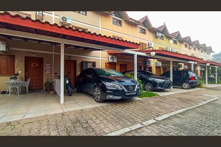 Casa de condomínio à venda com 101m², 3 quartos e 1 vaga