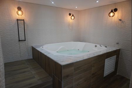 Casa de condomínio à venda com 470m², 4 quartos e 4 vagasHidro