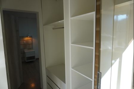 Casa de condomínio à venda com 470m², 4 quartos e 4 vagasCloset